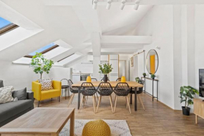 Spacious Apartment next to Shopping Mall with Balcony